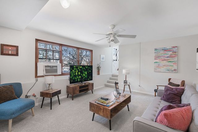 1706 S Chesterfield Drive, Arlington Heights, IL 60005