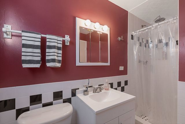 1706 S Chesterfield Drive, Arlington Heights, IL 60005