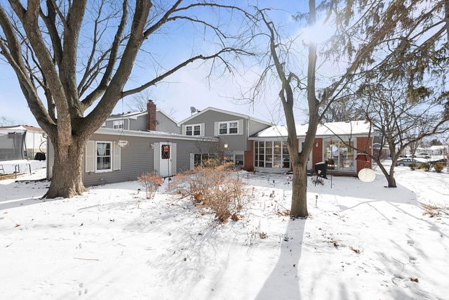 1706 S Chesterfield Drive, Arlington Heights, IL 60005