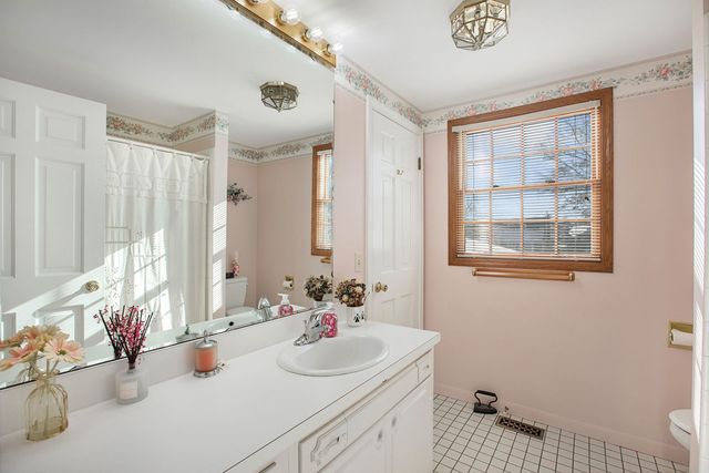 1706 S Chesterfield Drive, Arlington Heights, IL 60005