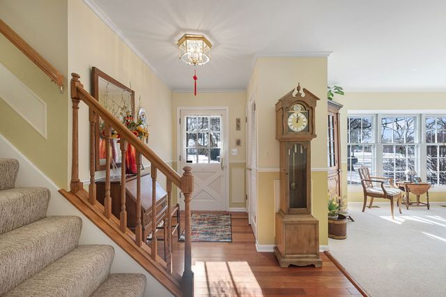 1706 S Chesterfield Drive, Arlington Heights, IL 60005