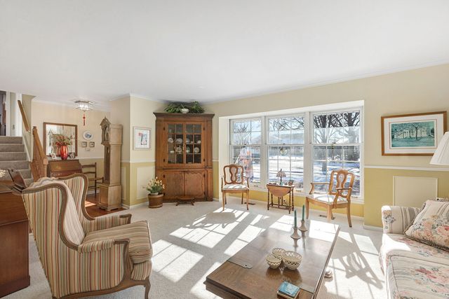 1706 S Chesterfield Drive, Arlington Heights, IL 60005