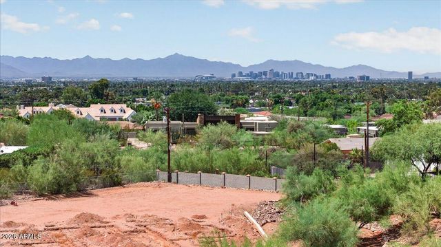 4853 E WHITE GATES Drive 11, Phoenix, AZ 85018