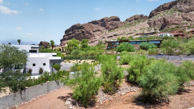 4853 E WHITE GATES Drive 11, Phoenix, AZ 85018