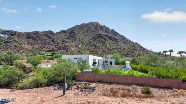 4853 E WHITE GATES Drive 11, Phoenix, AZ 85018