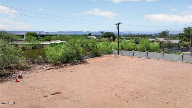 4853 E WHITE GATES Drive 11, Phoenix, AZ 85018