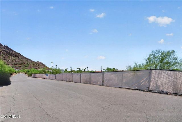 4853 E WHITE GATES Drive 11, Phoenix, AZ 85018
