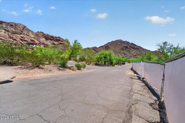 4853 E WHITE GATES Drive 11, Phoenix, AZ 85018