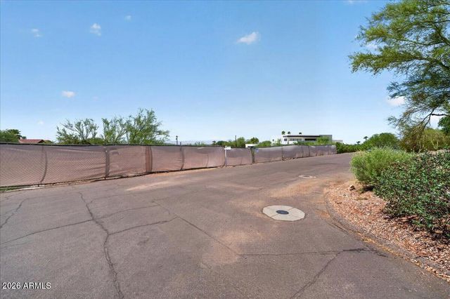4853 E WHITE GATES Drive 11, Phoenix, AZ 85018