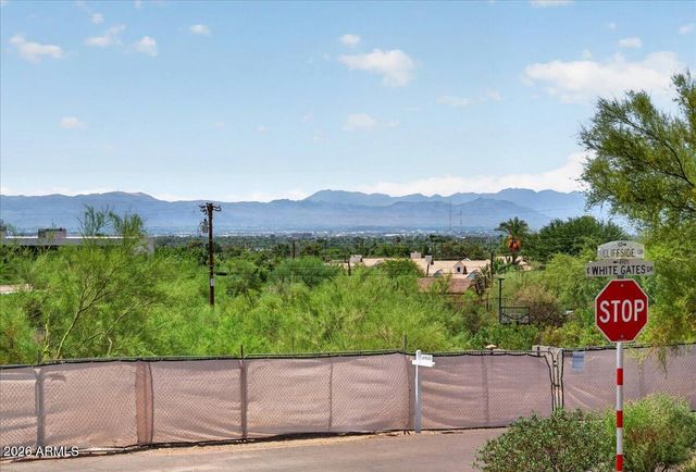 4853 E WHITE GATES Drive 11, Phoenix, AZ 85018