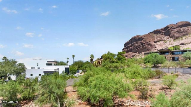 4853 E WHITE GATES Drive 11, Phoenix, AZ 85018
