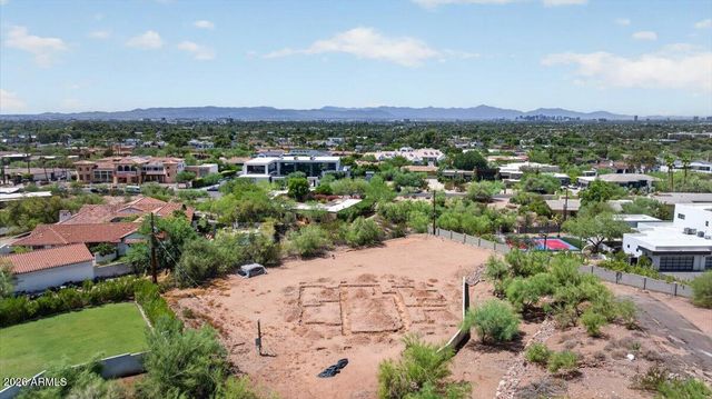 4853 E WHITE GATES Drive 11, Phoenix, AZ 85018