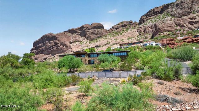 4853 E WHITE GATES Drive 11, Phoenix, AZ 85018