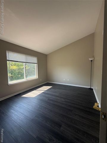 590 Thornhill Court, Belleville, MI 48111
