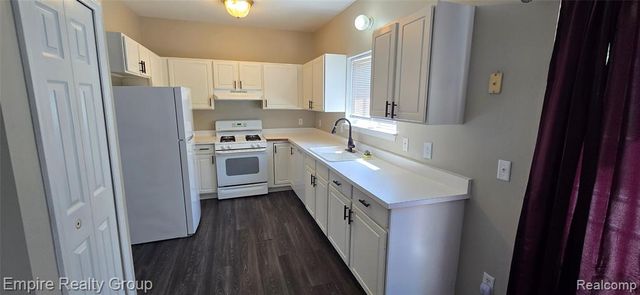 590 Thornhill Court, Belleville, MI 48111