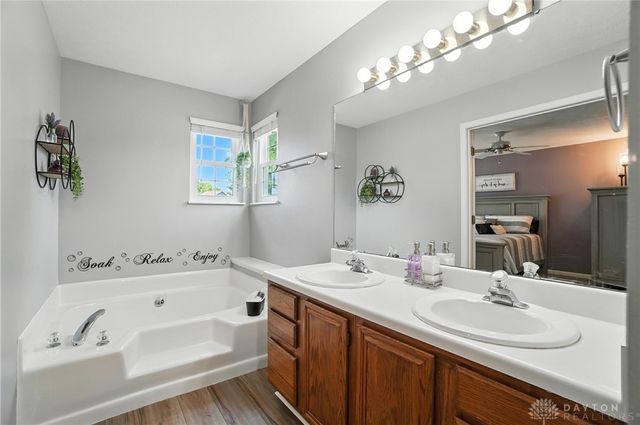 821 Cobblestone Drive, Troy, OH 45373