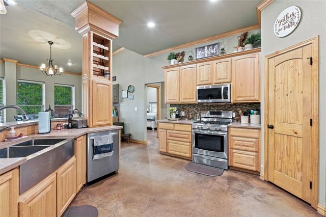 45 Halliburton Drive, Bells, TX 75414