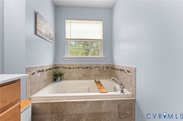 5112 Weatherby Dr, Chester, VA 23831