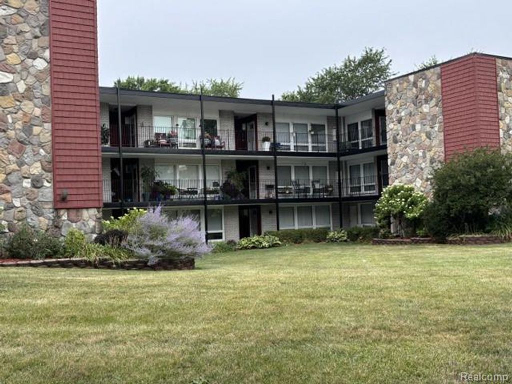 4345 Crooks Road, Royal Oak, MI 48073