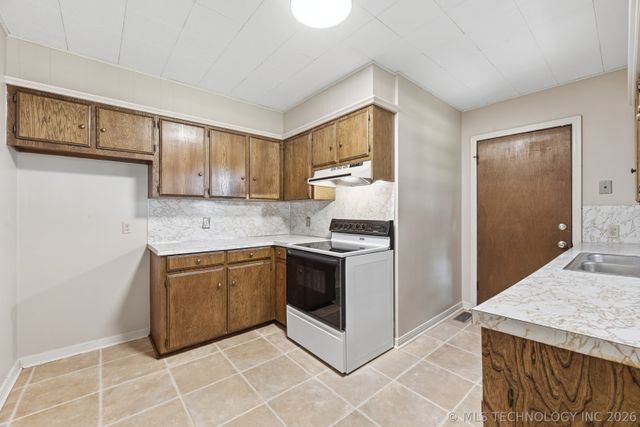 1213 S Vandalia Avenue, Tulsa, OK 74112