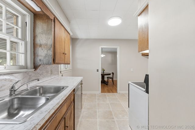1213 S Vandalia Avenue, Tulsa, OK 74112