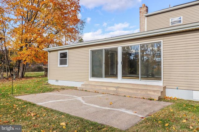 2198 GALE DR, Harrisburg, PA 17110