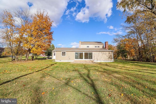 2198 GALE DR, Harrisburg, PA 17110