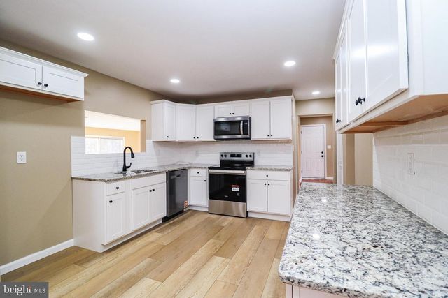 2198 GALE DR, Harrisburg, PA 17110