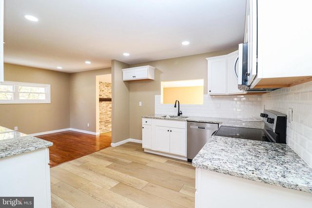 2198 GALE DR, Harrisburg, PA 17110