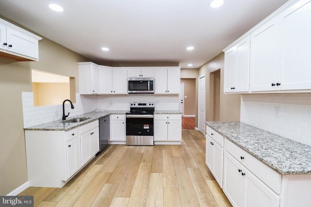 2198 GALE DR, Harrisburg, PA 17110