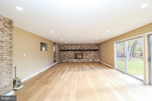 2198 GALE DR, Harrisburg, PA 17110