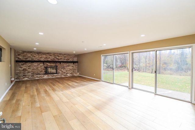 2198 GALE DR, Harrisburg, PA 17110