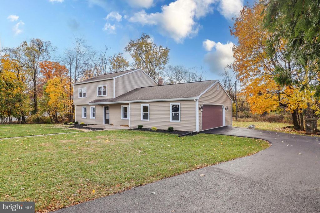 2198 GALE DR, Harrisburg, PA 17110