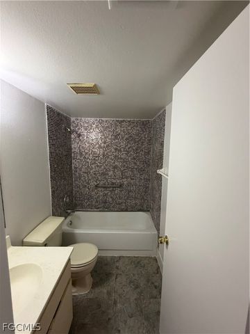 8867 Somerset BLVD, Fort Myers, FL 33919