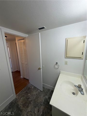 8867 Somerset BLVD, Fort Myers, FL 33919