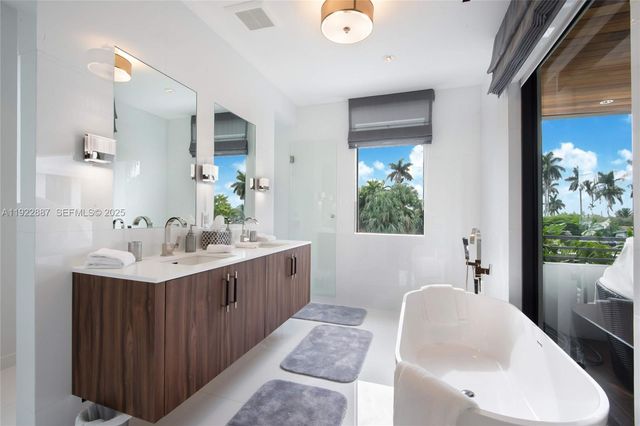 7501 Coquina Dr, North Bay Village, FL 33141