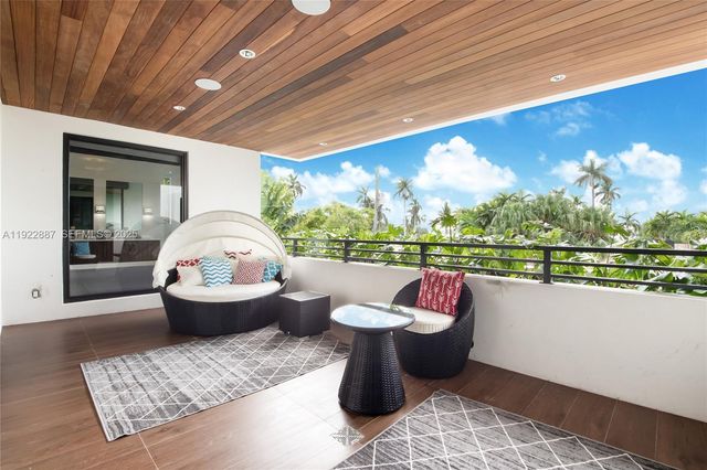 7501 Coquina Dr, North Bay Village, FL 33141