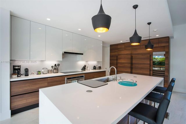 7501 Coquina Dr, North Bay Village, FL 33141