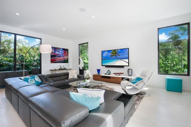 7501 Coquina Dr, North Bay Village, FL 33141