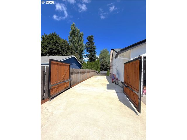 189 CRESTWOOD St, Fairview, OR 97024