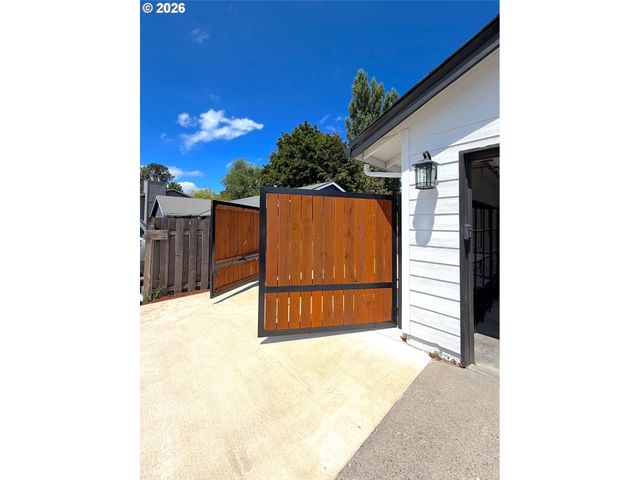 189 CRESTWOOD St, Fairview, OR 97024