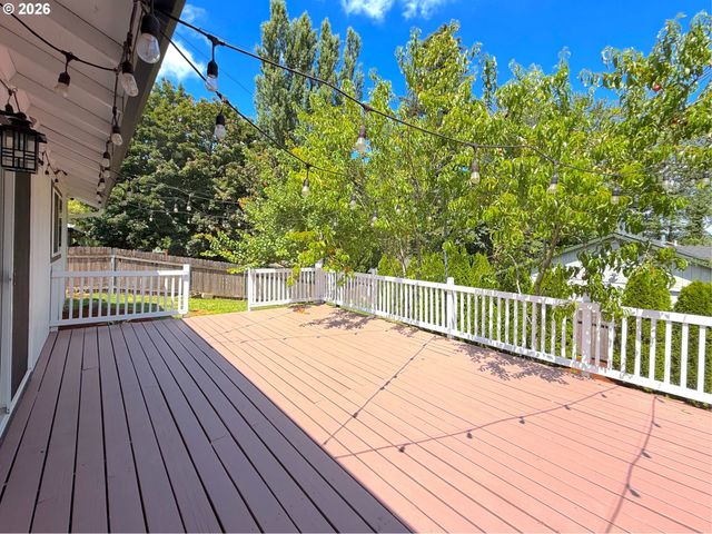 189 CRESTWOOD St, Fairview, OR 97024
