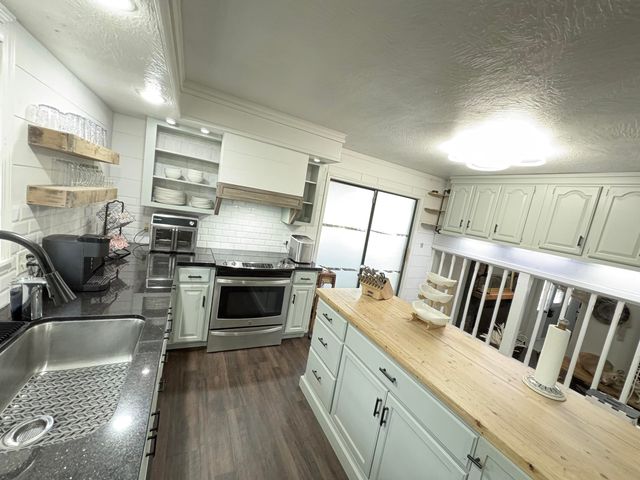 2013 E Swallow Street, Springfield, MO 65804
