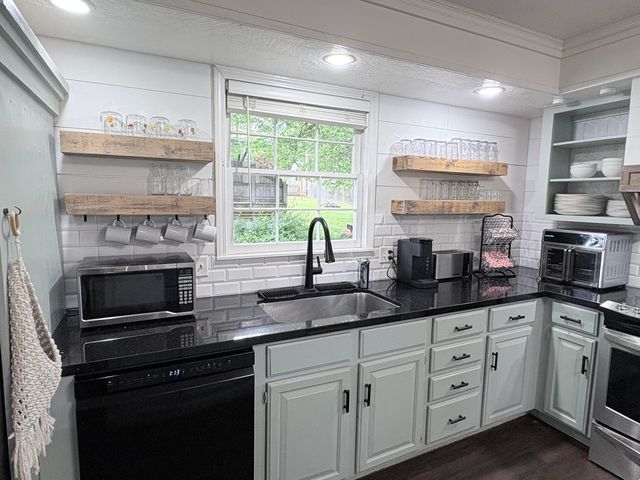 2013 E Swallow Street, Springfield, MO 65804