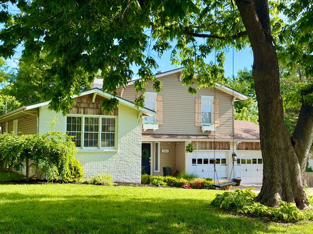 2013 E Swallow Street, Springfield, MO 65804