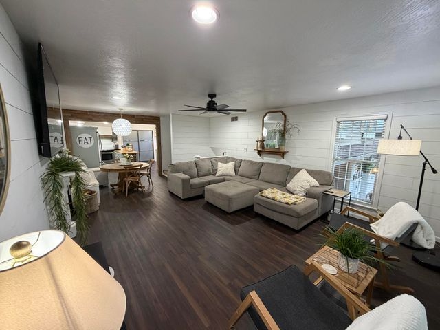 2013 E Swallow Street, Springfield, MO 65804