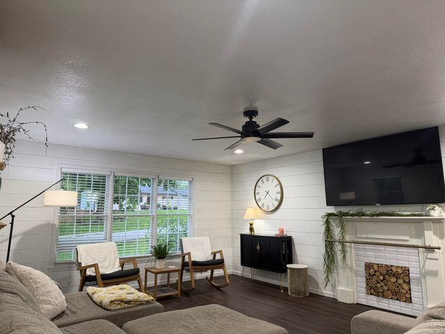 2013 E Swallow Street, Springfield, MO 65804