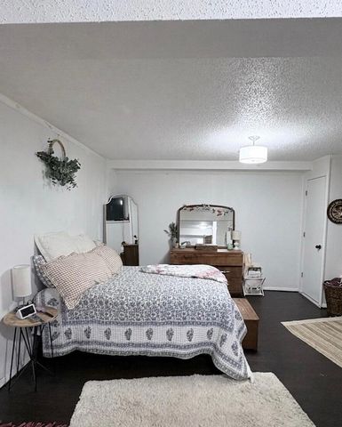 2013 E Swallow Street, Springfield, MO 65804