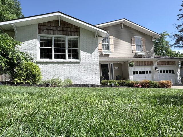 2013 E Swallow Street, Springfield, MO 65804