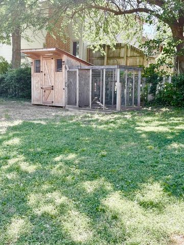 2013 E Swallow Street, Springfield, MO 65804